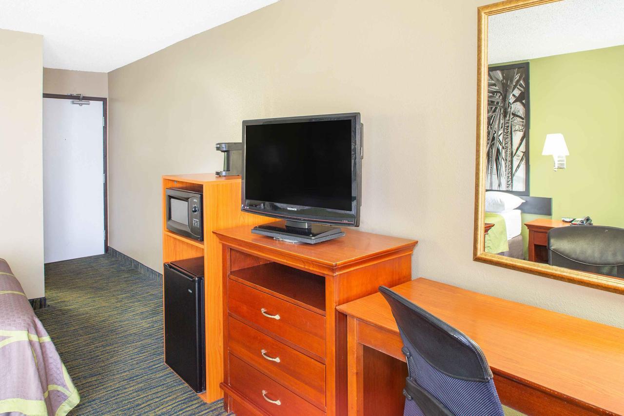 Super 8 By Wyndham Panama City Eksteriør bilde